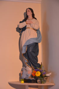 Unsere liebe Frau vom Licht. Statue in der Kapelle der Oblaten des hl. Franz von Sales in Annecy, Frankreich